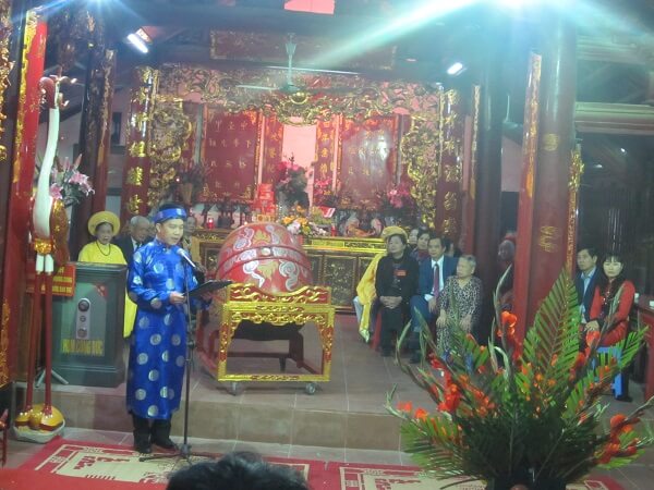 Vong communal house festival