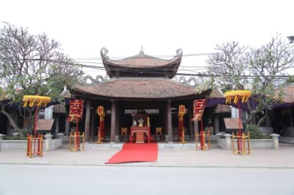 Vong communal house festival