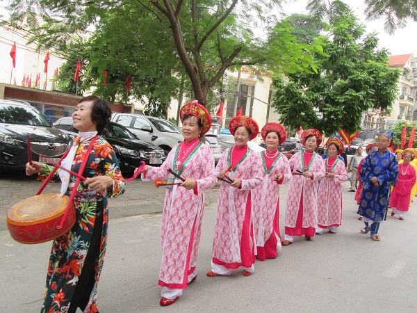 Vong communal house festival