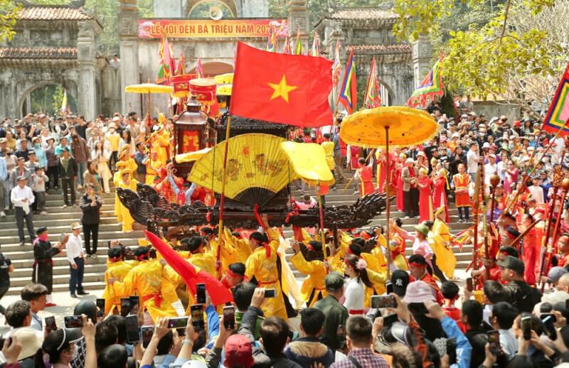 バ・トリウ寺院祭り
