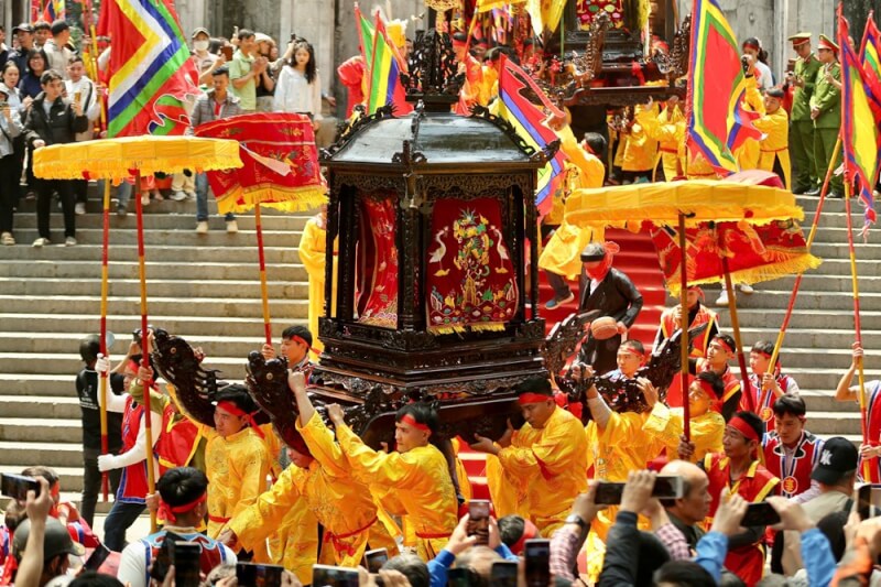 バ・トリウ寺院祭り