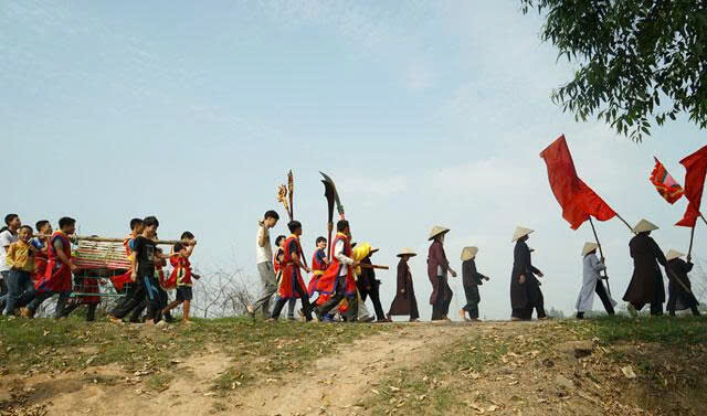 Lễ hội bắt lợn Ông Cầu