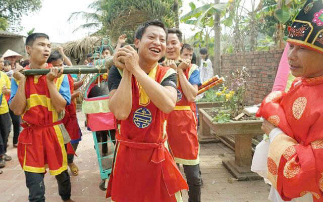 Lễ hội bắt lợn Ông Cầu