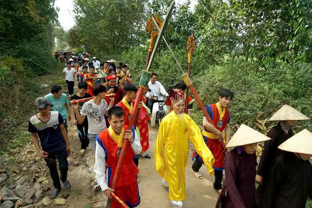 Lễ hội bắt lợn Ông Cầu