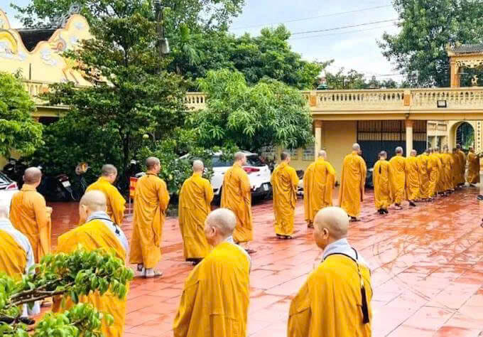 Lễ hội làng Yên Vệ