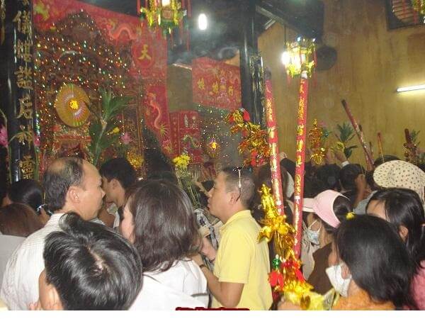 バー ティエン ハウ パゴダ フェスティバル