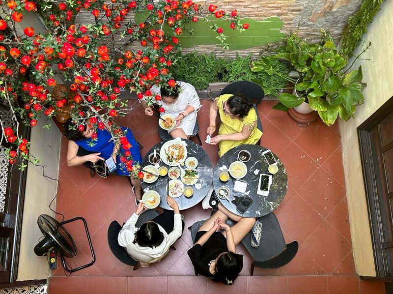 Tìm Về Bình Yên Tại SoyV: Quán Chay Mang Vibe Mùa Thu Hà Nội Tuyệt Đẹp