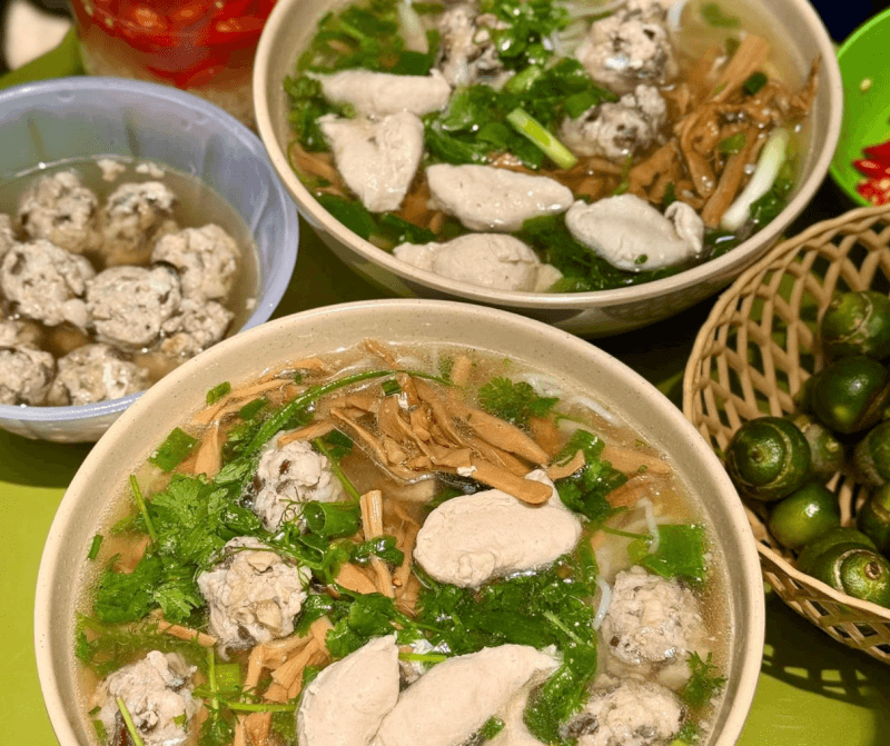 Bún Mọc 57 Hàng Lược: Hương Vị Truyền Thống Hơn 30 Năm Tuổi