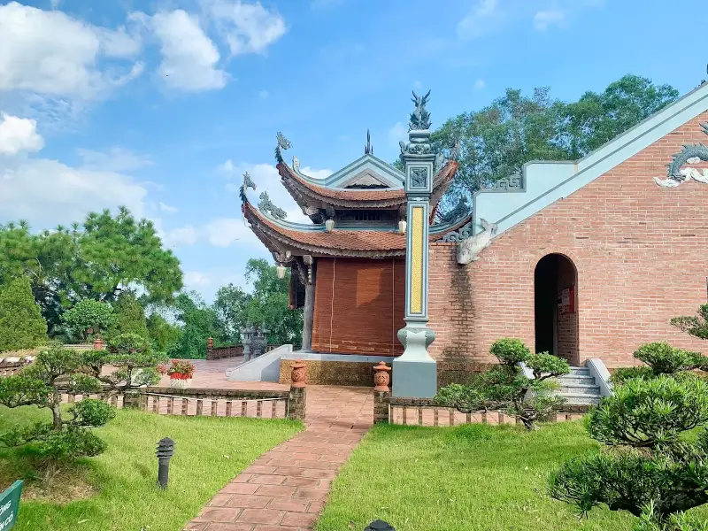 Chùa Linh Thông – Dấu Ấn Tâm Linh Trầm Mặc Giữa Lòng Xứ Đoài