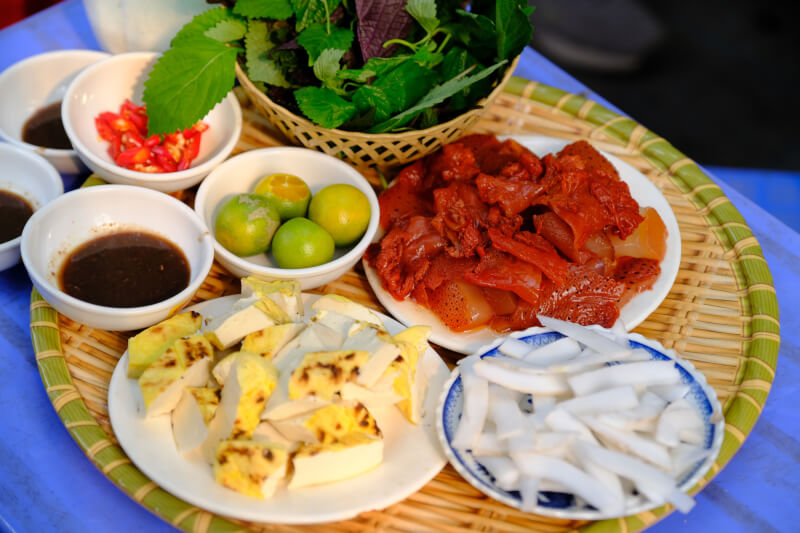 Trải Nghiệm Vị Giòn Tan Của Sứa Đỏ Tại Góc Phố Lê Văn Hưu