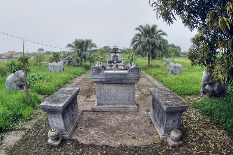 Lăng Đá Quận Vân: Kiệt Tác Điêu Khắc Đá Giữa Lòng Thường Tín