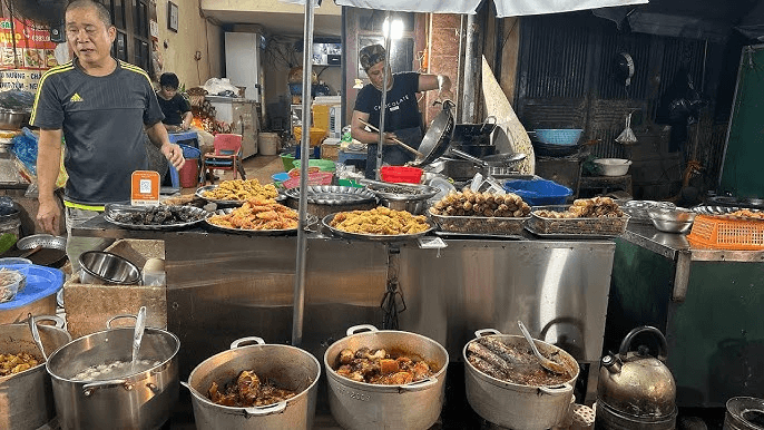 Chu kỳ hoạt động của khu chợ dân sinh này kéo dài gần như suốt cả ngày