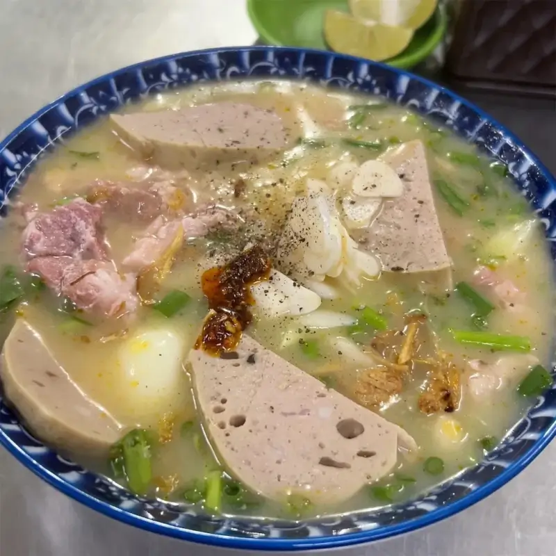 Hương Vị Cháo Canh Bát Bảo Gây Thương Nhớ Tại Cầu Giấy