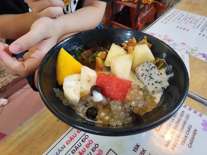 Chè Anh Đẹp Trai: Tọa Độ Ăn Vặt Cực Hot Tại Ngõ Tự Do