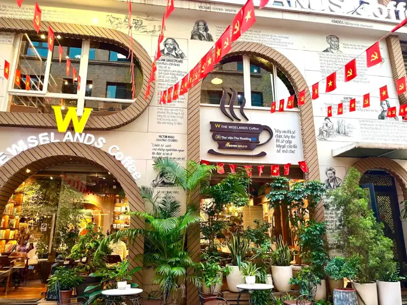 The Wiselands Coffee: Nơi Thời Gian Ngưng Đọng Bên Những Trang Sách