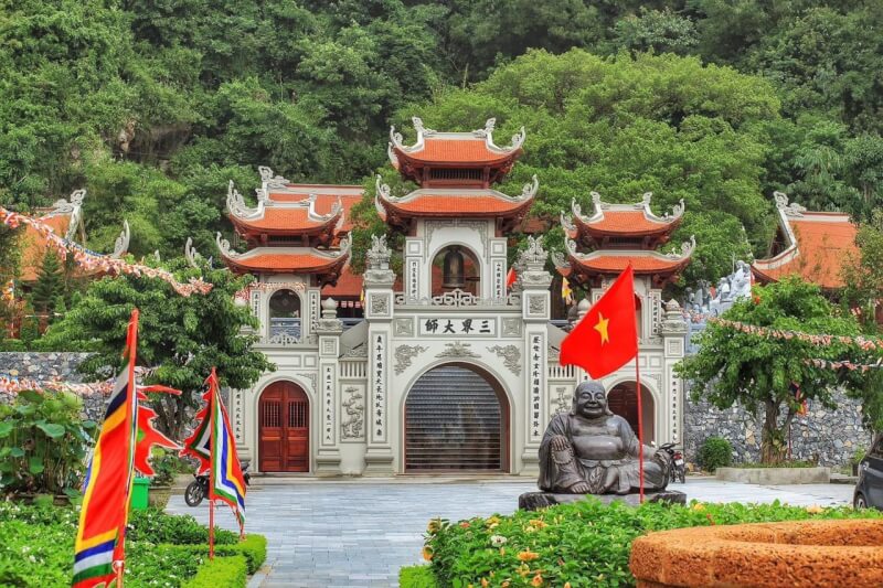 Những Câu Chuyện Chưa Kể Sau Cánh Cửa Chùa Hổ Sơn Cổ Kính