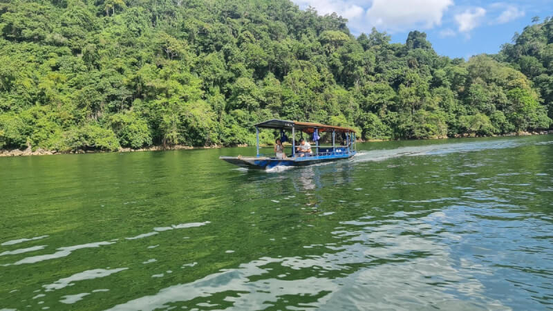 Hồ Ba Bể bình yên, dịu dàng