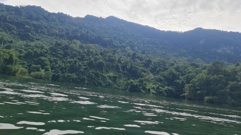 Hồ Ba Bể bình yên, dịu dàng1