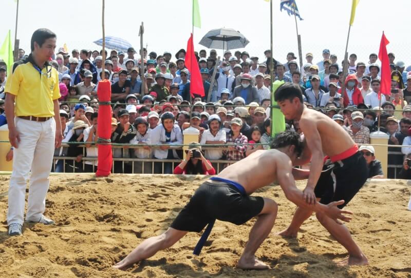 Trải Nghiệm Sức Sống Mãnh Liệt Của Hội Vật Làng Sình Ngày Tết