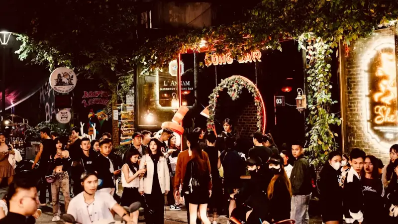 Đắm Chìm Trong Âm Nhạc DJ Và Cocktail Độc Đáo Tại Đông Bar