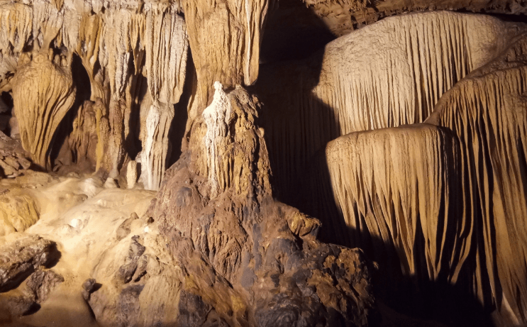 Danh lam thắng cảnh Hang Thẳm Tạo