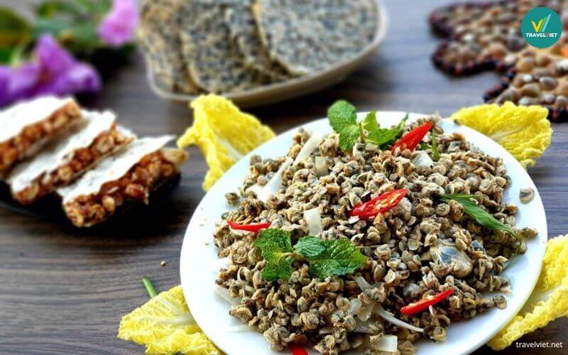 Hến xúc bánh đa Đức Thọ