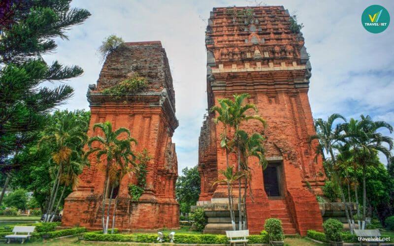 Tháp Đôi Chăm Pa