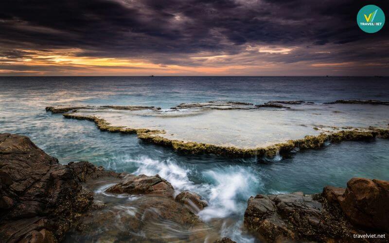 Khám phá Hang Rái