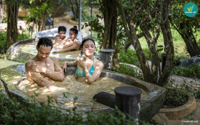 Trải nghiệm tắm bùn khoáng thiên nhiên