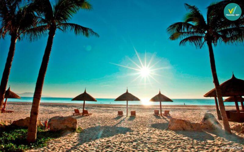 Tắm biển và hòa mình vào nhịp sống biển Nha Trang