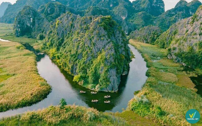 Thả mình giữa non nước đầm Vân Long