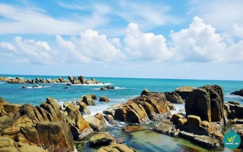 Khám phá Bãi Đá Nhảy