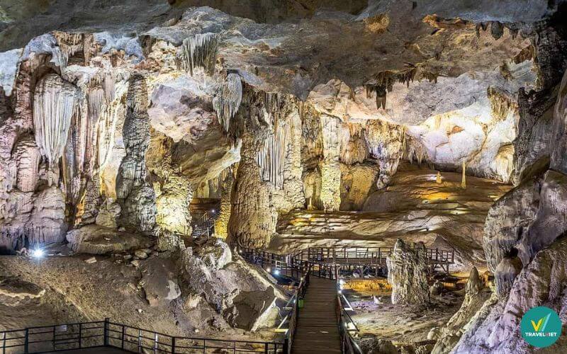Tham quan động Thiên Đường