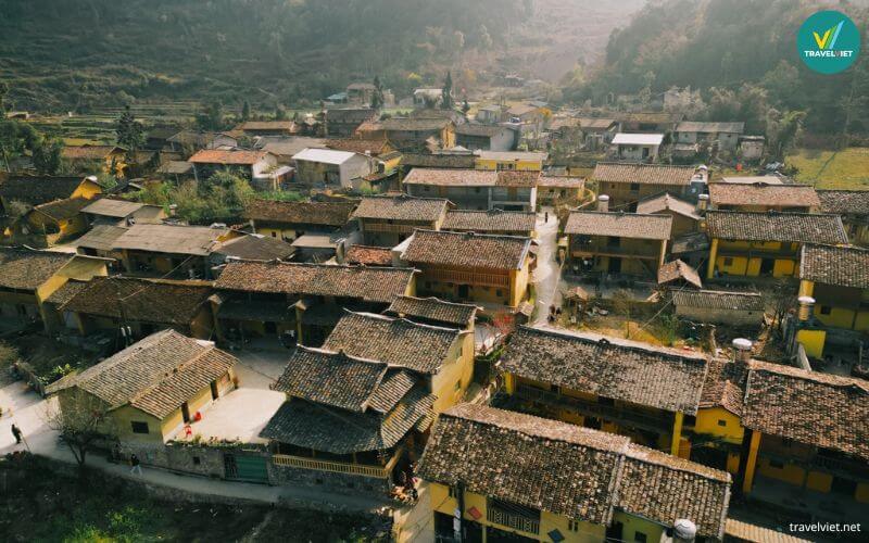 Làng du lịch Lô Lô Chải