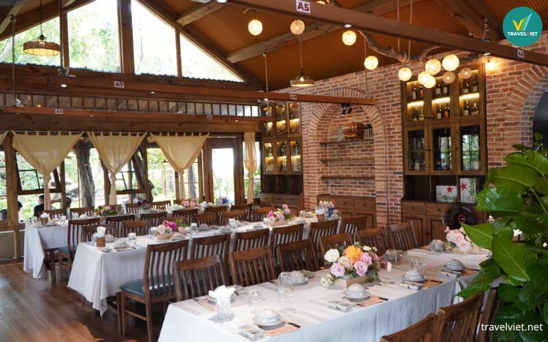 Nhà hàng Nhà Bên Suối