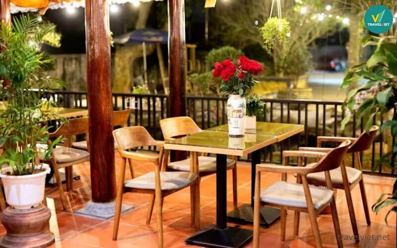 Nhà hàng Oanh Hợp