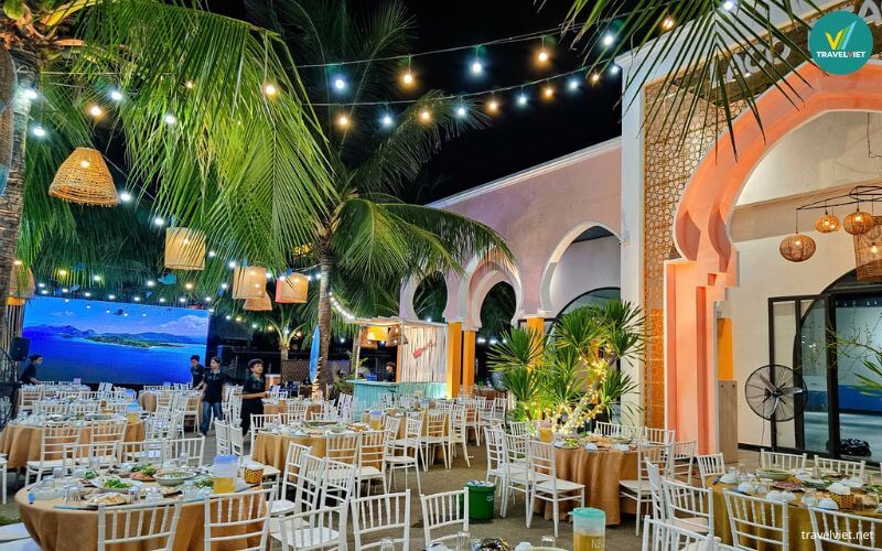 플라밍고 비치 팜 리프 레스토랑