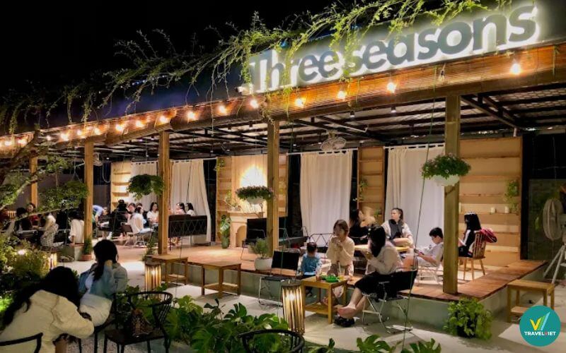 Tiệm cafe Three Season