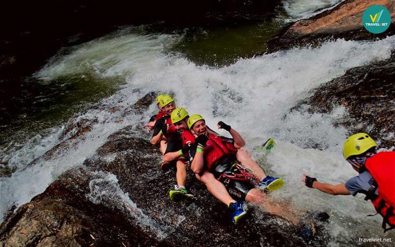 Leo núi và vượt thác Đà Lạt