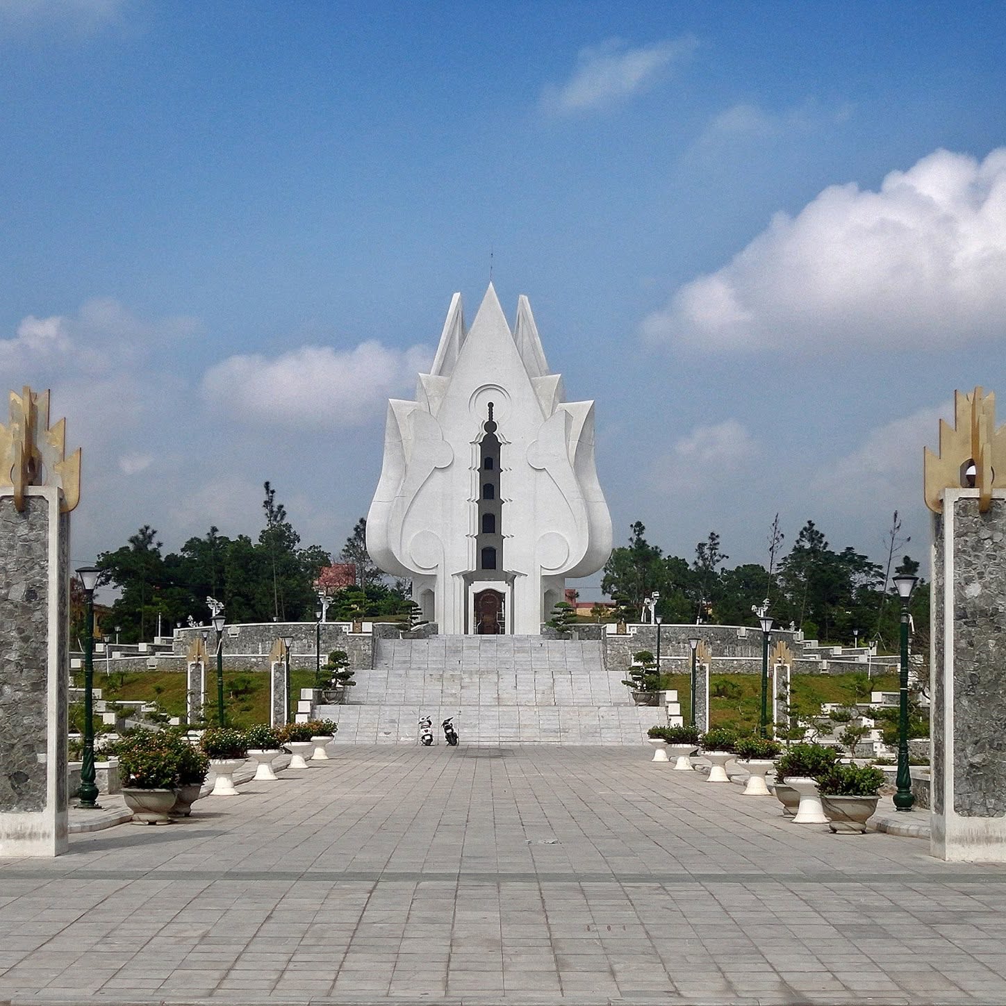 Đài tưởng niệm các Anh hùng liệt sĩ tỉnh Bắc Ninh