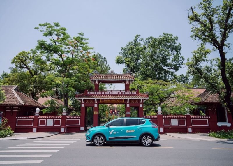 Đi xe taxi du lịch chùa Thiên Mụ