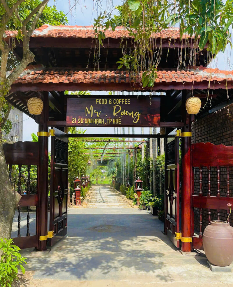 Mr Ruộng Food & drink