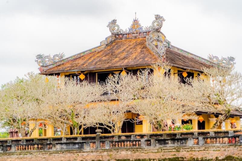 Lầu Tứ Phương Vô Sự