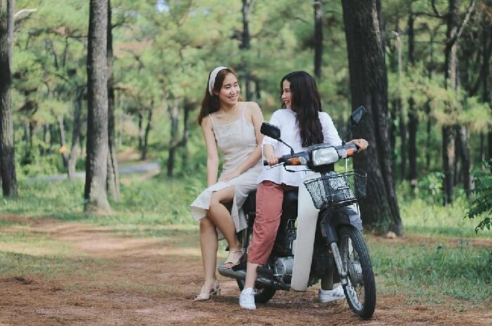 Go to Thien An Hill - Thuy Tien Lake by motorbike