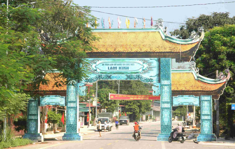 Di chuyển bằng xe máy hoặc ô tô cá nhân