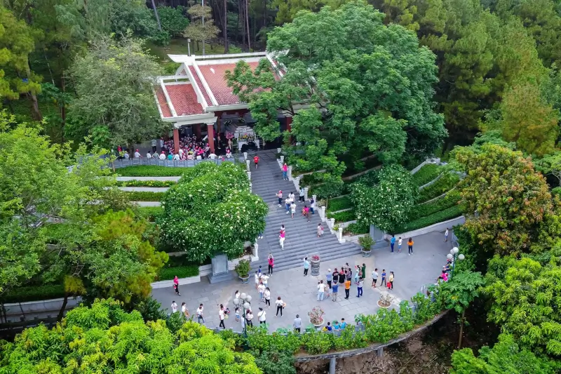 Mộ phần bà Hoàng Thị Loan