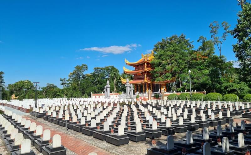 长山烈士陵园家乡英雄墓