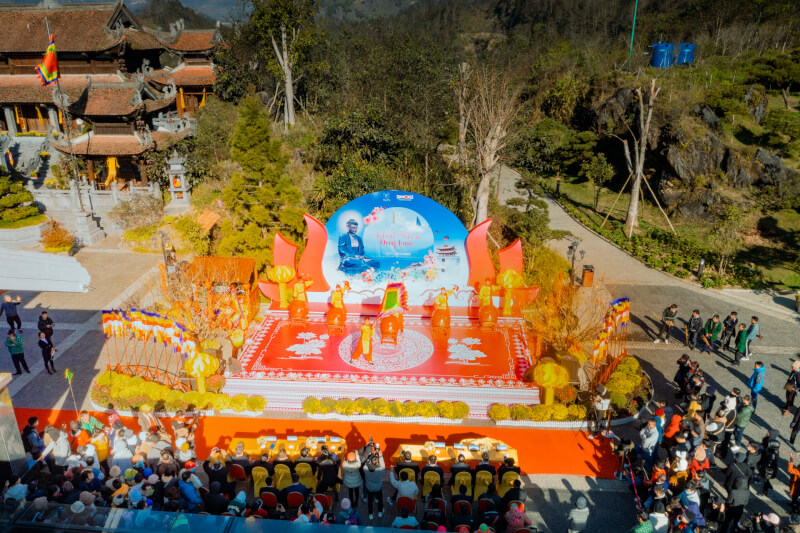 Lễ hội khèn hoa và mở Cổng Trời Fansipan