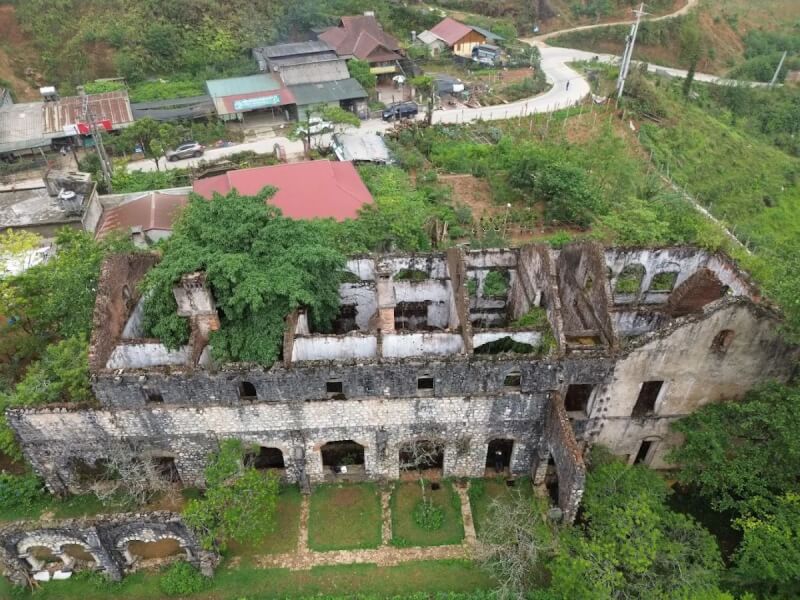 Tu viện cổ Tả Phìn