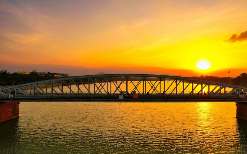 Thời điểm du lịch sông Hương - cầu Tràng Tiền lý tưởng